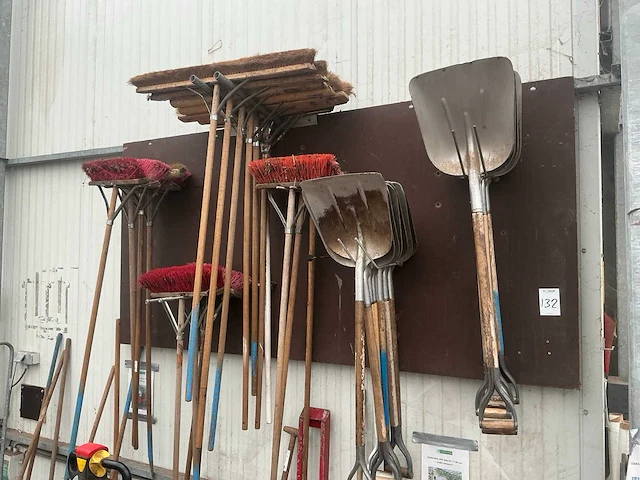 Wandbord met tuingereedschap - afbeelding 1 van  4