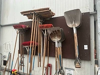 Wandbord met tuingereedschap