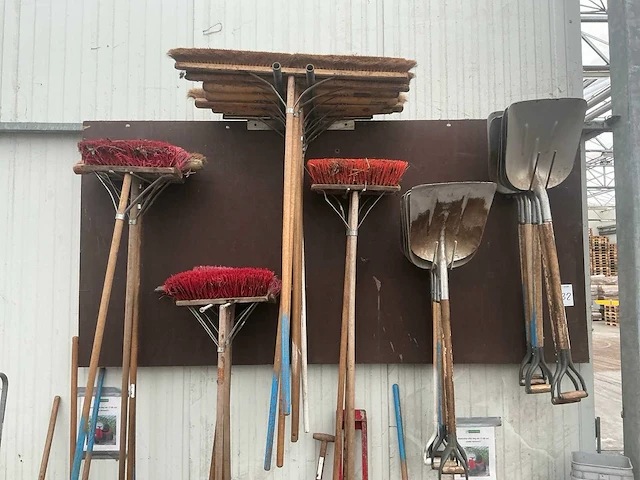 Wandbord met tuingereedschap - afbeelding 2 van  4