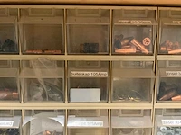 Wandbord met voorraadbakjes - afbeelding 10 van  12