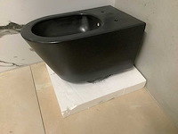 Wandcloset + gaten voor bidet. - afbeelding 2 van  6