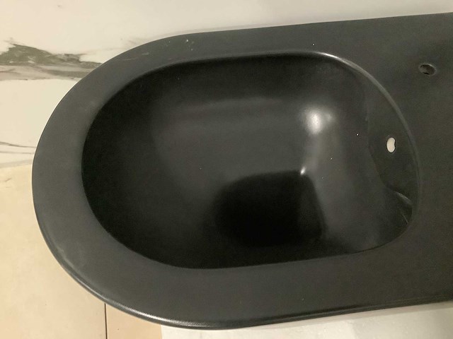 Wandcloset + gaten voor bidet. - afbeelding 3 van  6