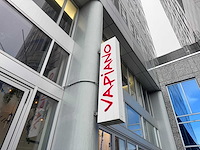 Wandgemonteerd bord "vapiano" - afbeelding 1 van  2