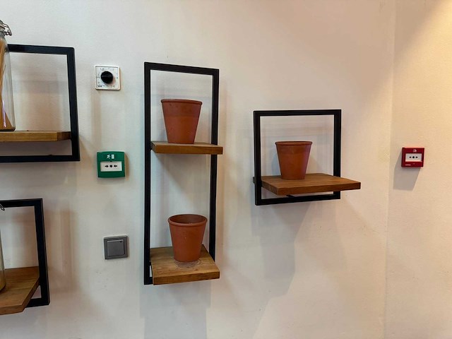 Wandgemonteerde plank met decoratie (6x) - afbeelding 3 van  3