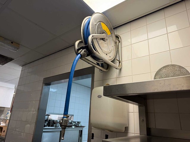 Wandgemonteerde slangenhaspel - afbeelding 1 van  3