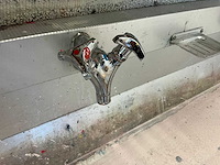 Wandgemonteerde spoeltafel met boiler - afbeelding 2 van  4