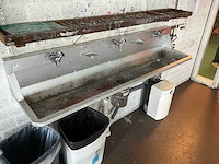 Wandgemonteerde spoeltafel met boiler - afbeelding 1 van  4