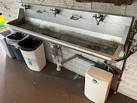Wandgemonteerde spoeltafel met boiler - afbeelding 3 van  4