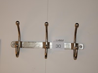 Wandkapstok met drie haken, breedte 42 cm.