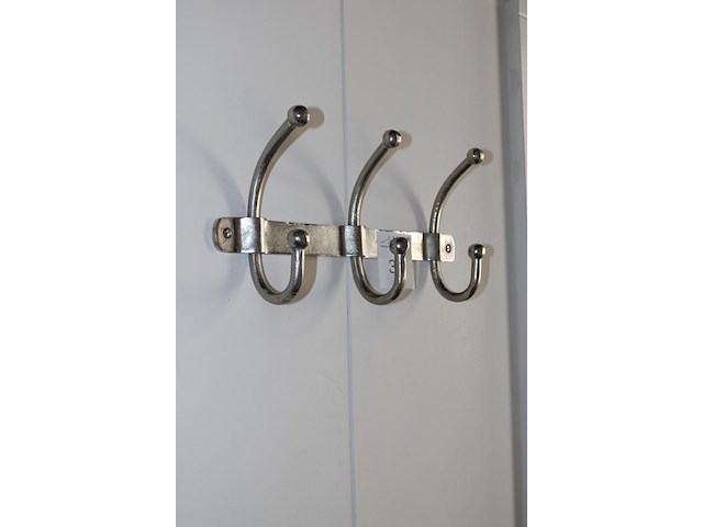 Wandkapstok met drie haken, breedte 42 cm. - afbeelding 2 van  2