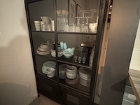 Wandkast met glaswerk en serviesgoed, staal - afbeelding 1 van  11