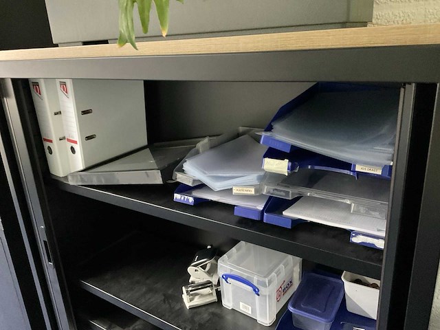 Wandkast met inhoud (2x) - afbeelding 3 van  12