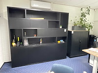 Wandkast met inhoud (2x) - afbeelding 1 van  12
