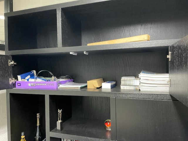 Wandkast met inhoud (2x) - afbeelding 6 van  12