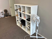 Wandkast met inhoud - afbeelding 2 van  3