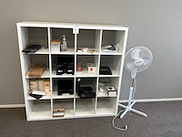 Wandkast met inhoud - afbeelding 1 van  4