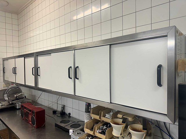 Wandkast met trespa schuifdeuren (2x) - afbeelding 1 van  5