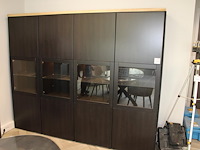 Wandkast met twaalf deuren. afmeting 234 x 44 x 198 cm.