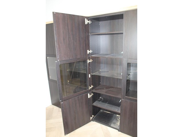 Wandkast met twaalf deuren. afmeting 234 x 44 x 198 cm. - afbeelding 3 van  3