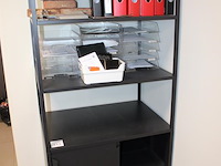 Wandkast met twee schuifdeuren en drie schappen. afmeting 80 x 55 x 180 cm. - afbeelding 2 van  2