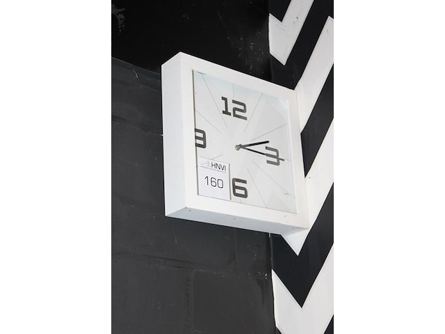 Wandklok. afmeting 30 x 30 cm. - afbeelding 2 van  2