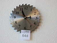 Wandklok cirkelzaag. doorsnede 25 cm