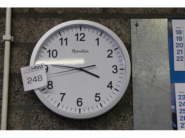 Wandklok diameter 30 cm. - afbeelding 1 van  2