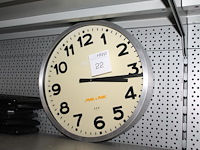 Wandklok met doorsnede 39 cm.