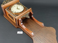 Wandklok met elektrisch uurwerk