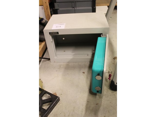 Wandkluisje juwel met sleutel. afmeting 37 x 25. hoogte 24 cm - afbeelding 2 van  2