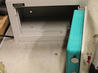 Wandkluisje juwel met sleutel. afmeting 37 x 25. hoogte 24 cm - afbeelding 2 van  2