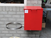 Wandopslagbox en zakhouder. box afmeting 41 x 45 x 50 cm. - afbeelding 1 van  3