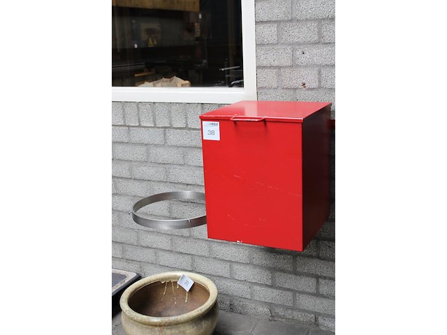 Wandopslagbox en zakhouder. box afmeting 41 x 45 x 50 cm. - afbeelding 2 van  3