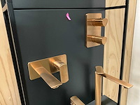 Wandpaneel met cristina kranen en regendouches (4x) - afbeelding 7 van  17