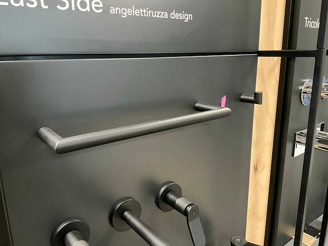 Wandpaneel met cristina kranen en regendouches (4x) - afbeelding 12 van  17