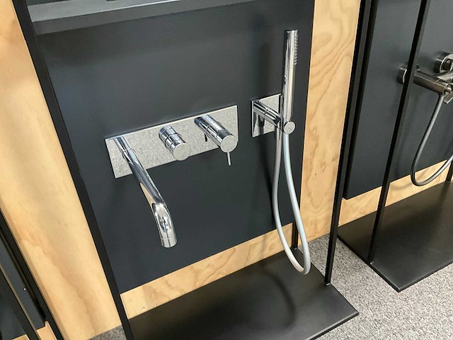 Wandpaneel met cristina kranen en regendouches (4x) - afbeelding 17 van  17