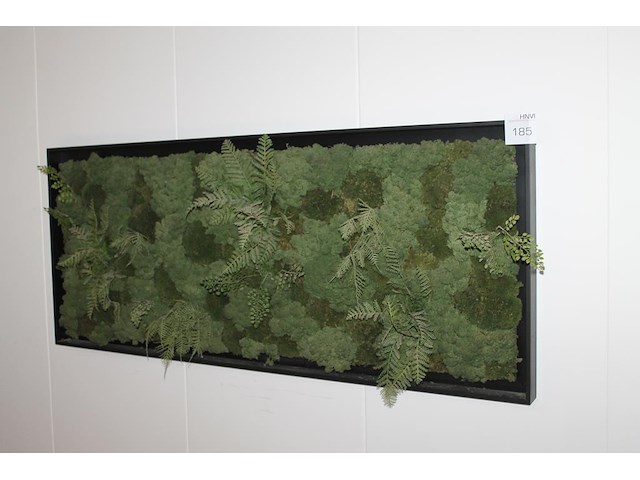 Wandpaneel met mos en kunstplanten. afmeting 153.5 x 6 x 63.5 cm - afbeelding 1 van  3