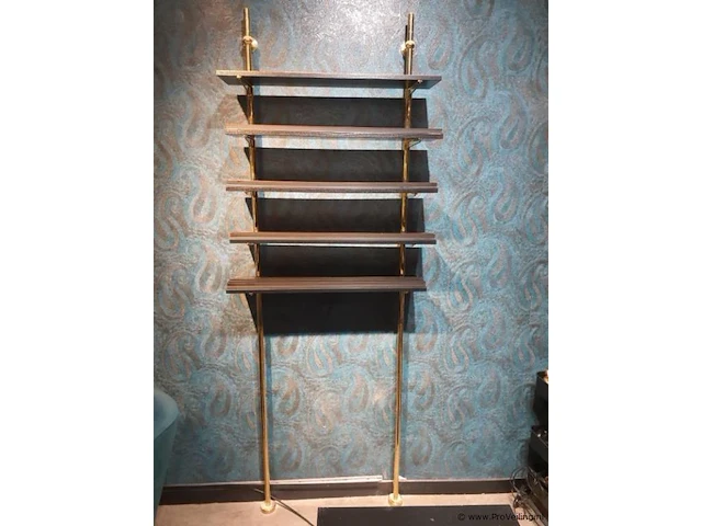 Wandrek met planken - afbeelding 1 van  4