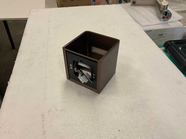 Wandspot - afbeelding 3 van  3