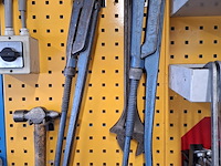 Wandstelling met diverse handgereedschap - afbeelding 2 van  7