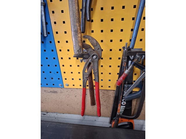 Wandstelling met diverse handgereedschap - afbeelding 3 van  7