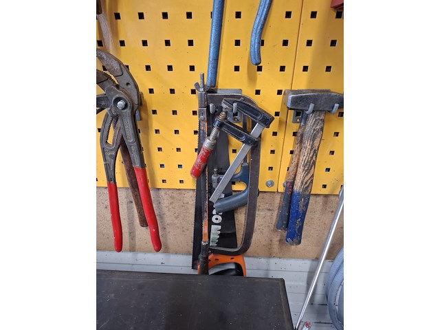 Wandstelling met diverse handgereedschap - afbeelding 4 van  7
