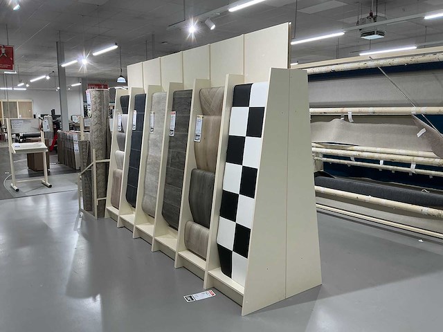 Wandstelling met tapijt en vinyl samples - afbeelding 2 van  5