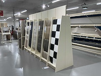 Wandstelling met tapijt en vinyl samples - afbeelding 2 van  5