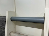 Wandstelling met tapijt en vinyl samples - afbeelding 3 van  5