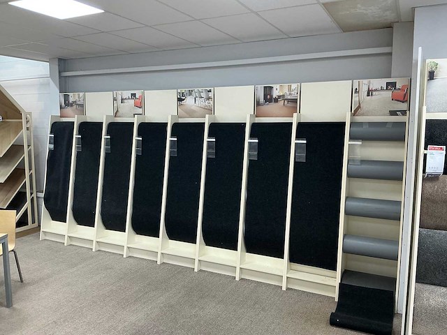 Wandstelling met tapijt en vinyl samples - afbeelding 6 van  7