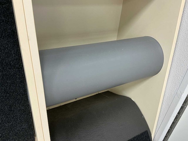 Wandstelling met tapijt en vinyl samples - afbeelding 7 van  7