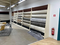 Wandstelling met tapijt en vinyl samples - afbeelding 2 van  7