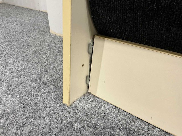 Wandstelling met tapijt en vinyl samples - afbeelding 7 van  7