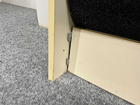 Wandstelling met tapijt en vinyl samples - afbeelding 7 van  7